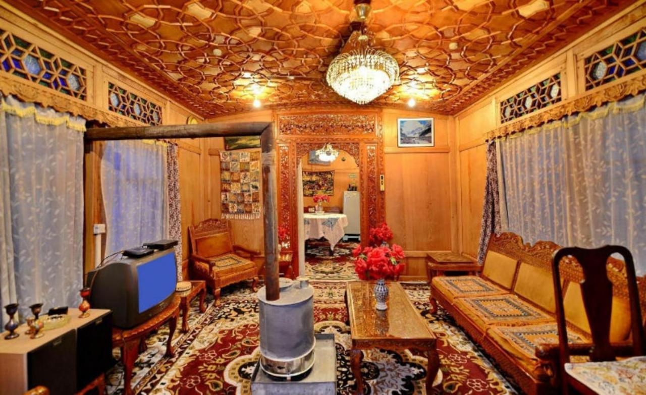 Hotel Umbrella Group Of House Boat Srīnagar Exterior foto