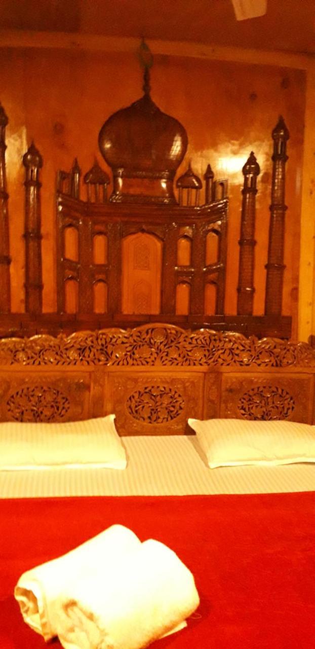 Hotel Umbrella Group Of House Boat Srīnagar Exterior foto