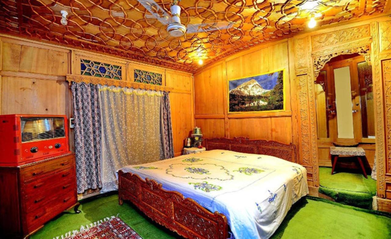 Hotel Umbrella Group Of House Boat Srīnagar Exterior foto