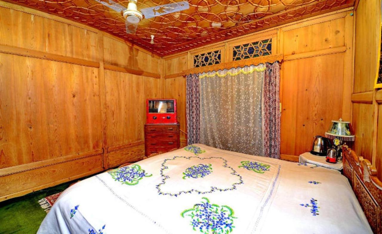 Hotel Umbrella Group Of House Boat Srīnagar Exterior foto
